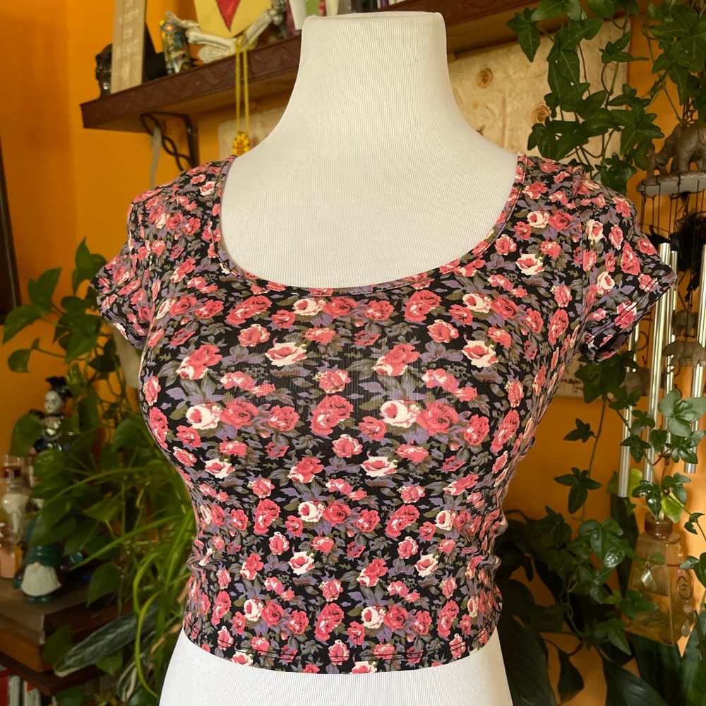 forever 21 90's rose floral crop tee S
